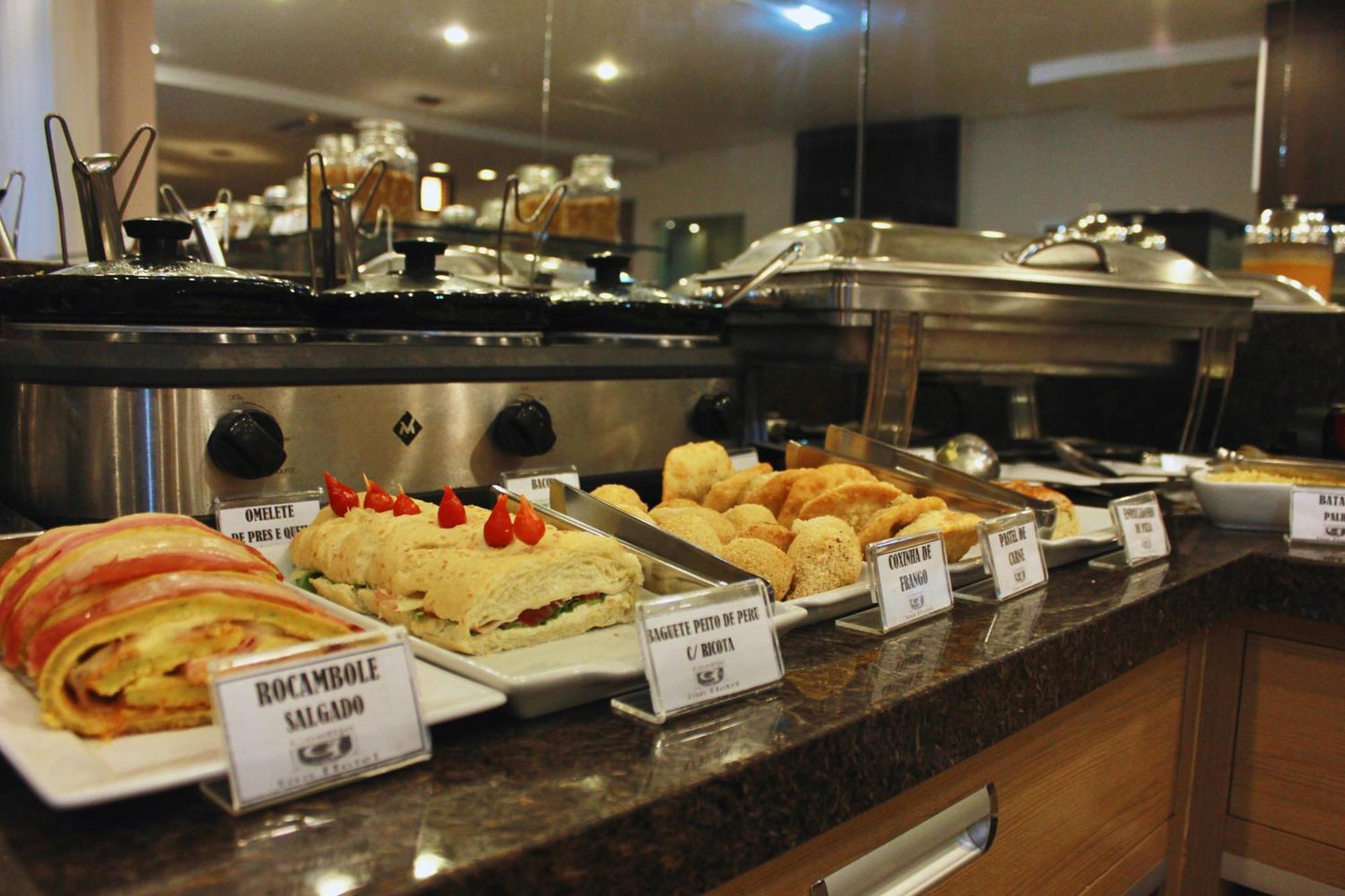 Gontijo Inn Hotel Itajuba  Exterior photo A buffet at a hotel